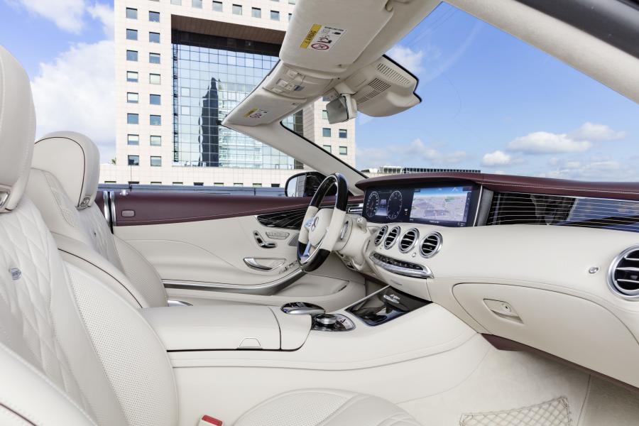 Интерьер Mercedes-Benz S560 Cabriolet (A217) 2017 года  (WW) (фото 20 из 24)